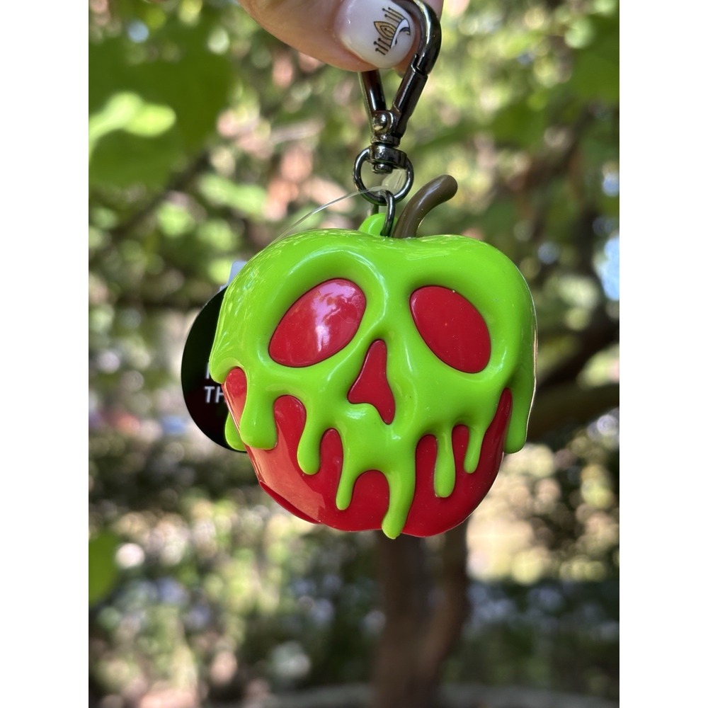 NEW‎ Queen's Poison Apple DISNEY VILLAINS PocketBac Holder Bath & Body Works